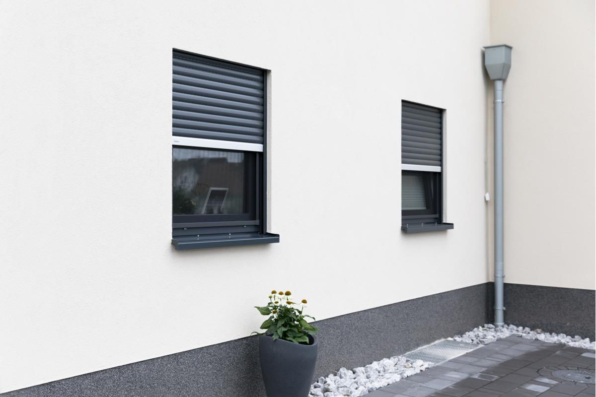Insektenschutz-Fenster PREMIUM, max. 140 x 150 cm, anthrazit | SCHELLENBERG