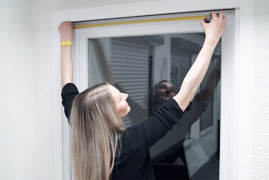 Montage-Tipp Insektenschutz-Teleskopvorhänge für Türen - Schritt 1