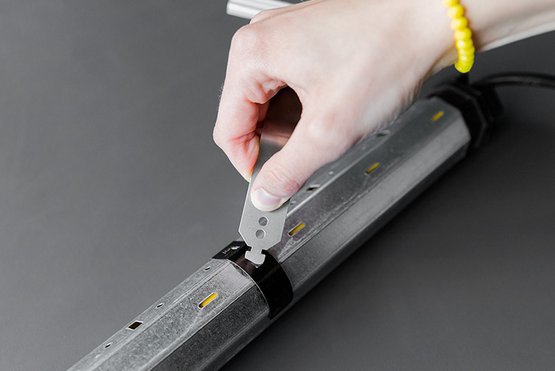 Schellenberg Einhängeklammern für Rollladenaufhängungen montieren- Schritt 4